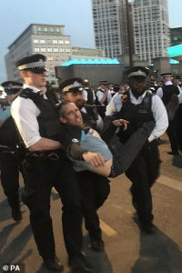 Championing for our climate - Etienne Stott gets arrested